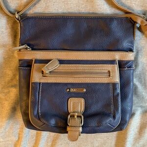 MultiSac Crossbody Bag With Multiple Pockets.
